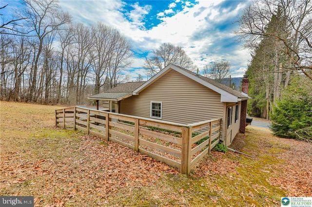 370 W WHITE BEAR DR, Summit Hill, PA 18250