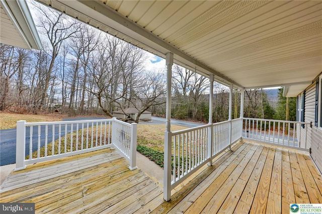 370 W WHITE BEAR DR, Summit Hill, PA 18250