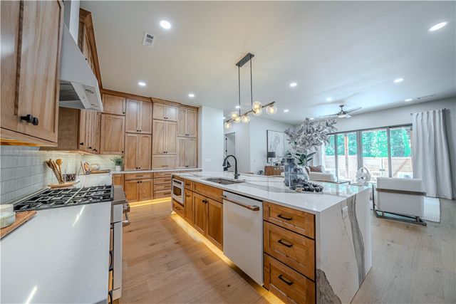 6811 Harmony, Bentonville, AR 72713