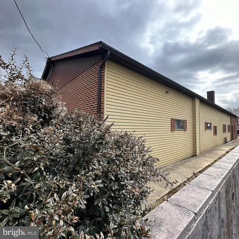482 E WASHINGTON ST, Chambersburg, PA 17201