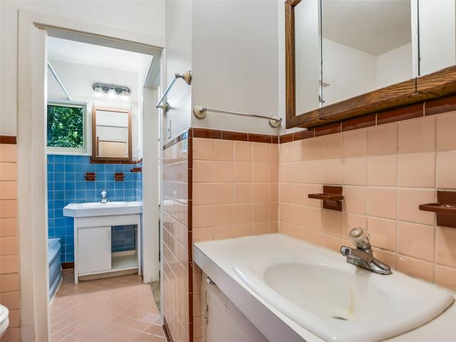 2004 Griswold LN, Austin, TX 78703