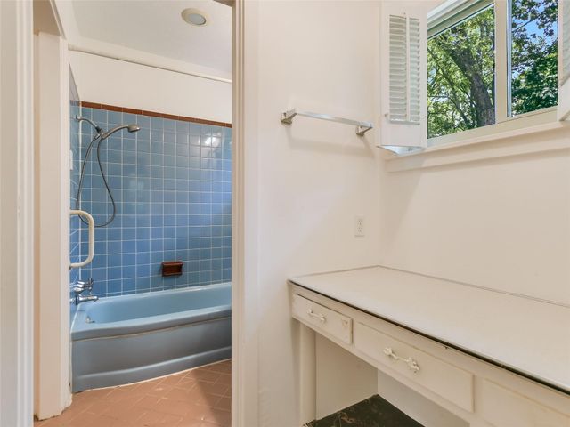 2004 Griswold LN, Austin, TX 78703