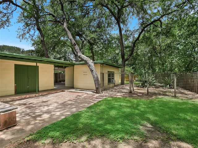 2004 Griswold LN, Austin, TX 78703