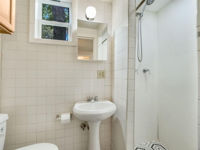 2004 Griswold LN, Austin, TX 78703