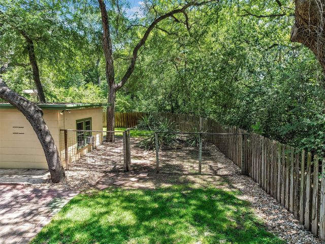 2004 Griswold LN, Austin, TX 78703