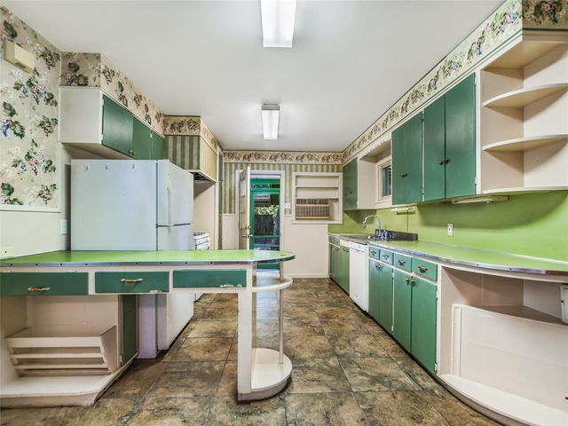 2004 Griswold LN, Austin, TX 78703