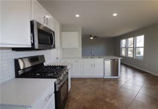 800 Riverway LN, Leander, TX 78641