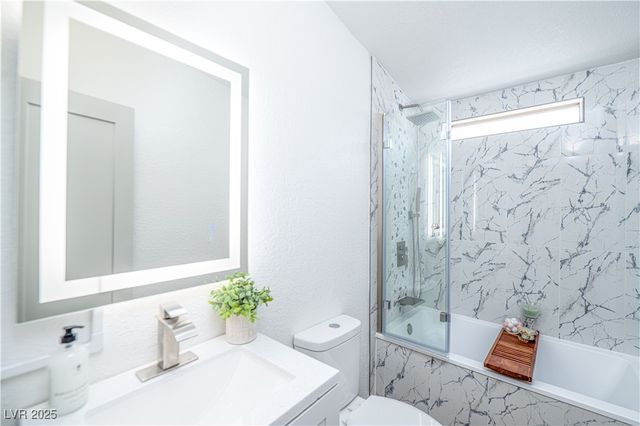 5822 East Carey Avenue, Las Vegas, NV 89156