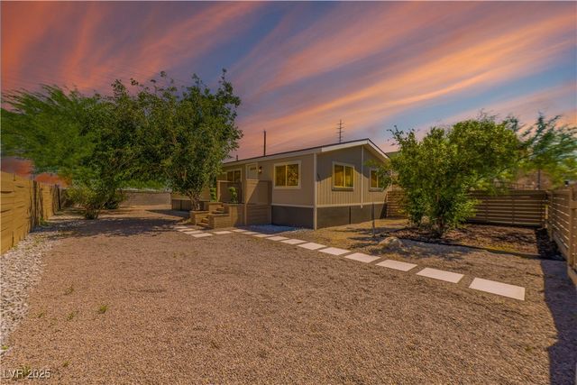 5822 East Carey Avenue, Las Vegas, NV 89156