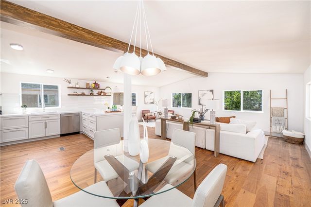 5822 East Carey Avenue, Las Vegas, NV 89156