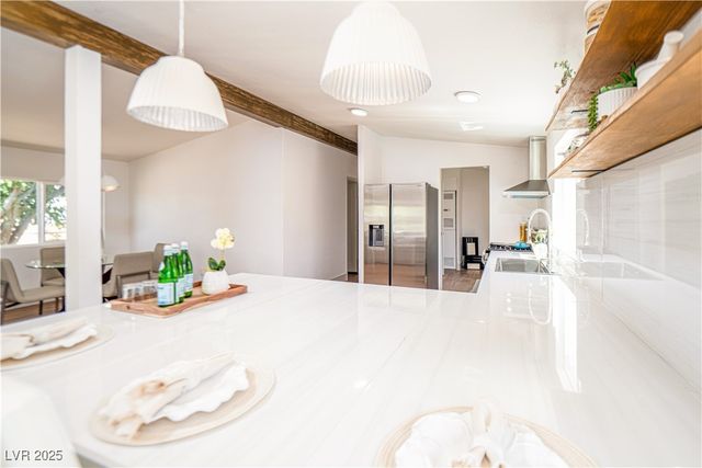 5822 East Carey Avenue, Las Vegas, NV 89156