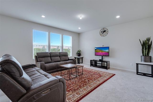 4568 Paradise Parkway, Milford, MI 48381