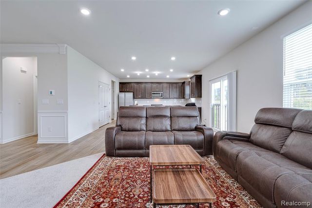 4568 Paradise Parkway, Milford, MI 48381