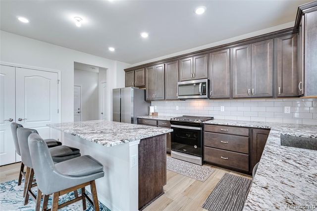 4568 Paradise Parkway, Milford, MI 48381