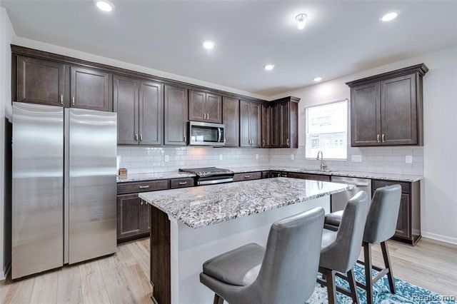 4568 Paradise Parkway, Milford, MI 48381