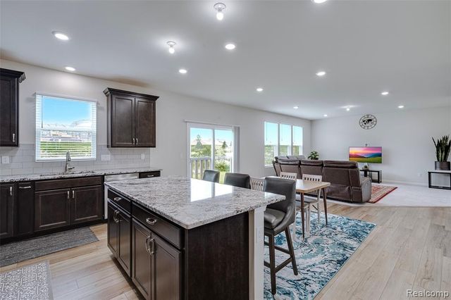 4568 Paradise Parkway, Milford, MI 48381
