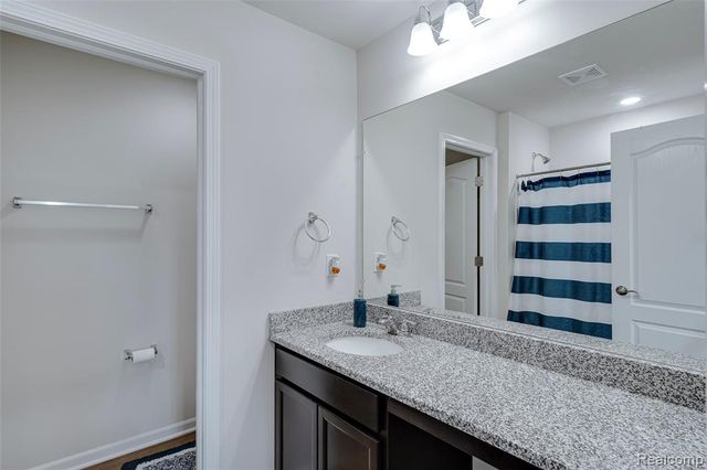 4568 Paradise Parkway, Milford, MI 48381