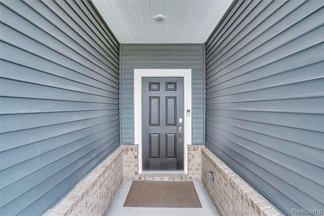 4568 Paradise Parkway, Milford, MI 48381