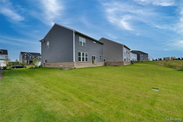 4568 Paradise Parkway, Milford, MI 48381