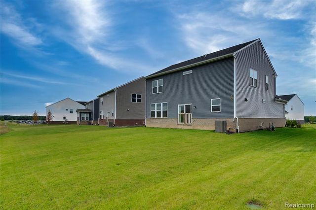 4568 Paradise Parkway, Milford, MI 48381