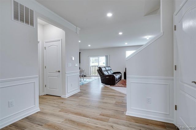 4568 Paradise Parkway, Milford, MI 48381