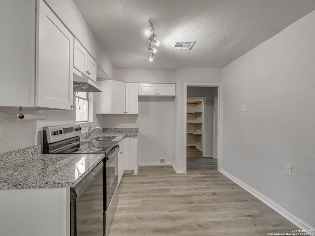 12226 La Barca, San Antonio, TX 78233