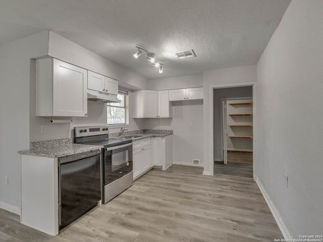 12226 La Barca, San Antonio, TX 78233