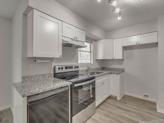 12226 La Barca, San Antonio, TX 78233