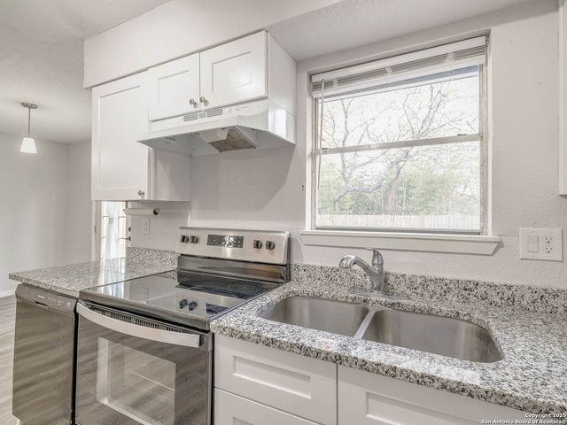 12226 La Barca, San Antonio, TX 78233