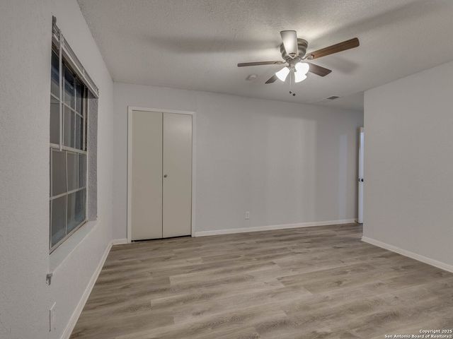 12226 La Barca, San Antonio, TX 78233