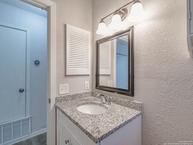 12226 La Barca, San Antonio, TX 78233