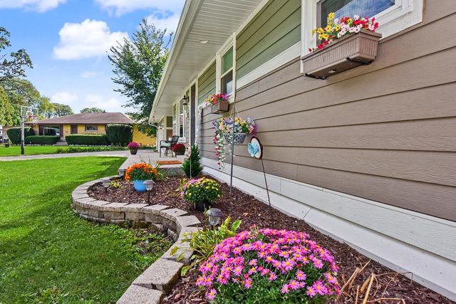 14707 W Gatewood COURT, New Berlin, WI 53151