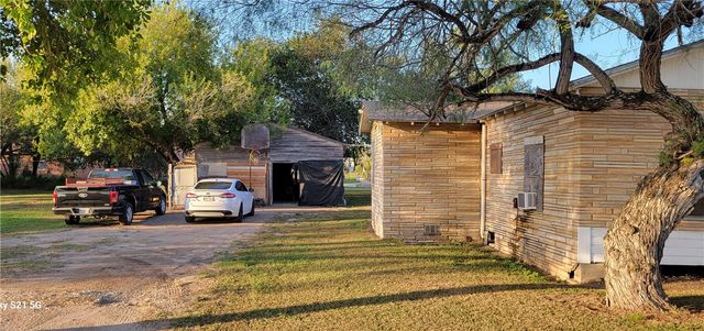 324 NW 1st St, Premont, TX 78375