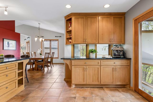1731 Oakways Street, Minnetonka, MN 55391
