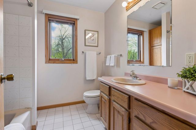 1731 Oakways Street, Minnetonka, MN 55391