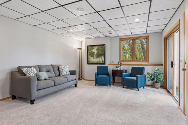 1731 Oakways Street, Minnetonka, MN 55391