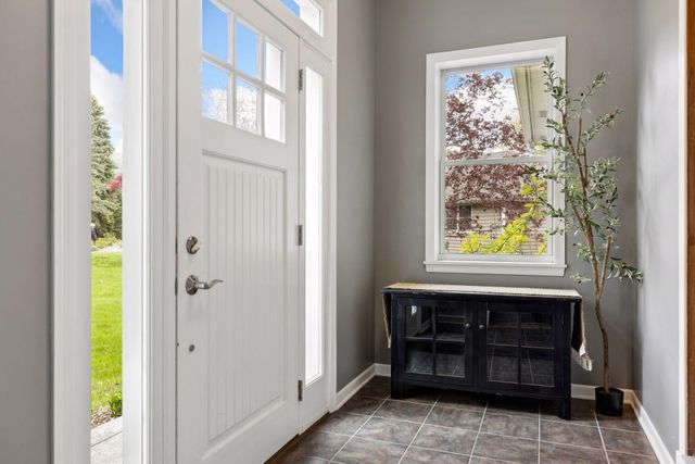 1731 Oakways Street, Minnetonka, MN 55391