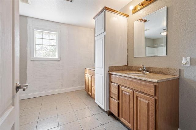 401 N Vine Street, Caney, KS 67333