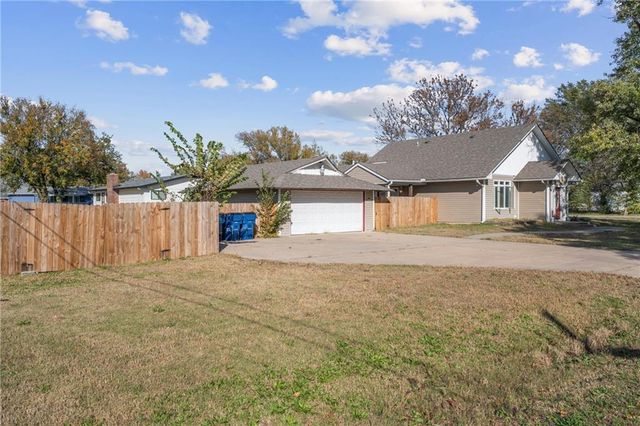 401 N Vine Street, Caney, KS 67333