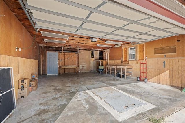 401 N Vine Street, Caney, KS 67333