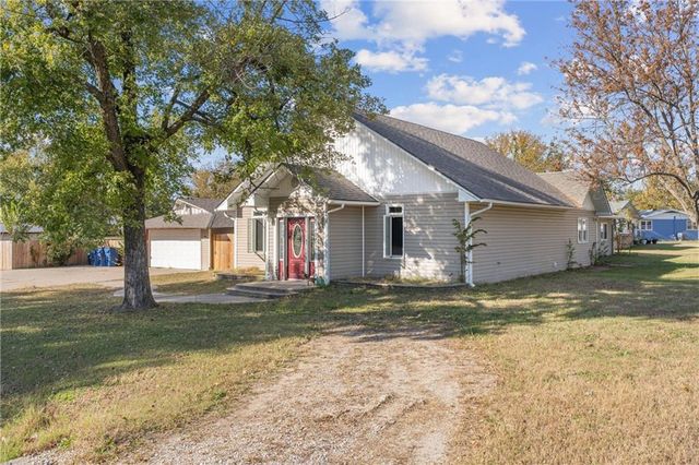 401 N Vine Street, Caney, KS 67333