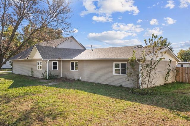 401 N Vine Street, Caney, KS 67333