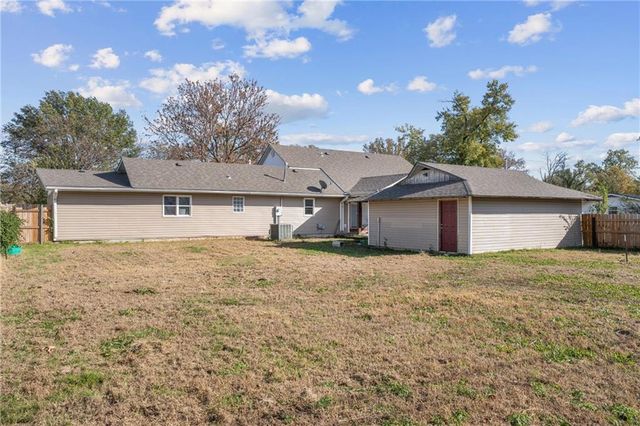 401 N Vine Street, Caney, KS 67333