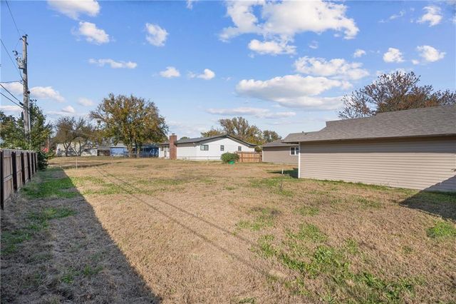 401 N Vine Street, Caney, KS 67333