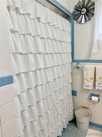 16 Kemp Avenue, Cheektowaga, NY 14225