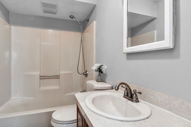 4 Hardwick Rd, Natick, MA 01760