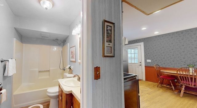 4 Hardwick Rd, Natick, MA 01760