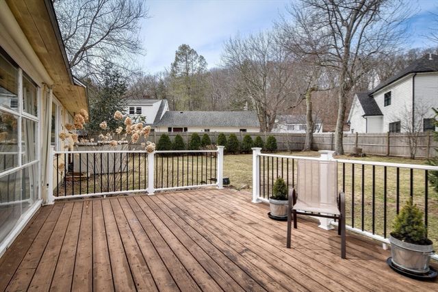 4 Hardwick Rd, Natick, MA 01760