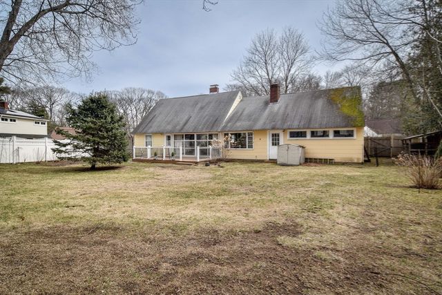 4 Hardwick Rd, Natick, MA 01760