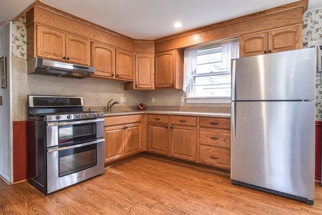 4 Hardwick Rd, Natick, MA 01760